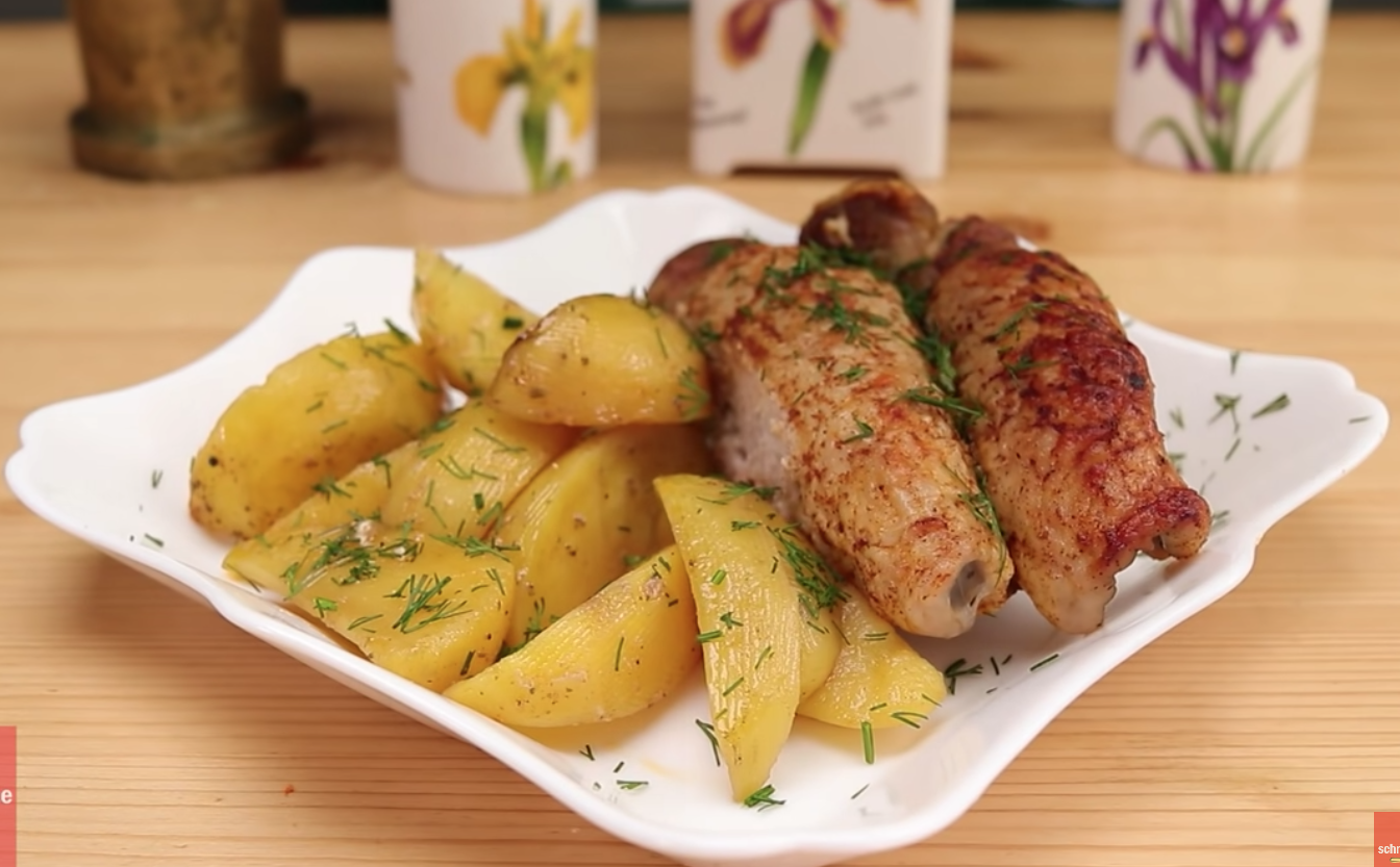 Rollitos de lomo rellenos de verdura, acompañado de patatas